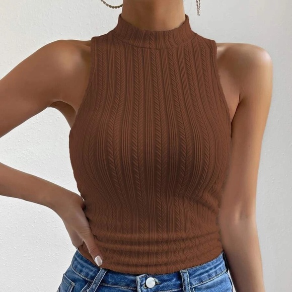 Fitted Ribbed Knit Mock Neck Tank Top - Picture 4 of 10